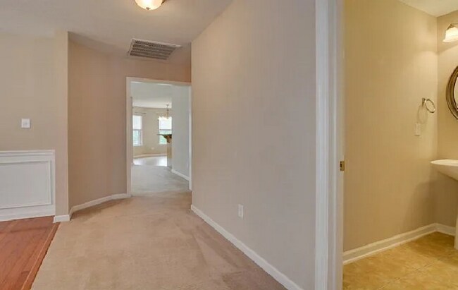 Building Photo - 3013 Parkridge Dr