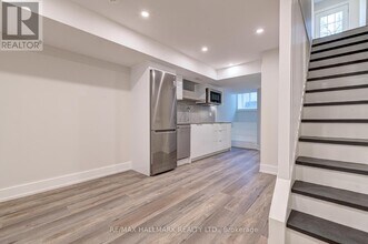 Building Photo - 924 Broadview Ave
