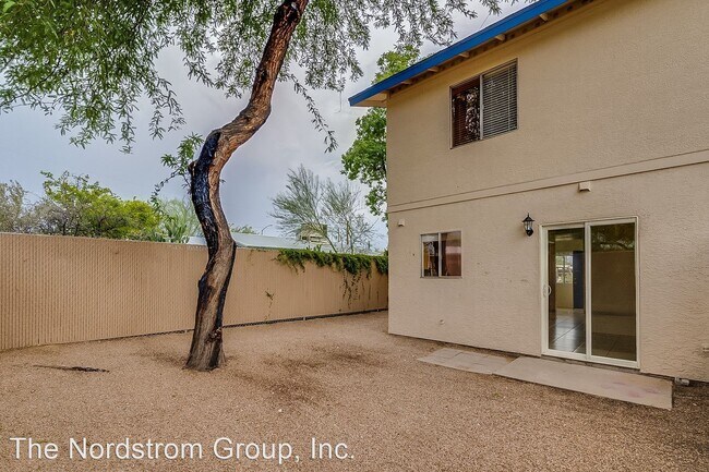 Building Photo - 2 br, 1.5 bath House - 4120 E Bermuda Street