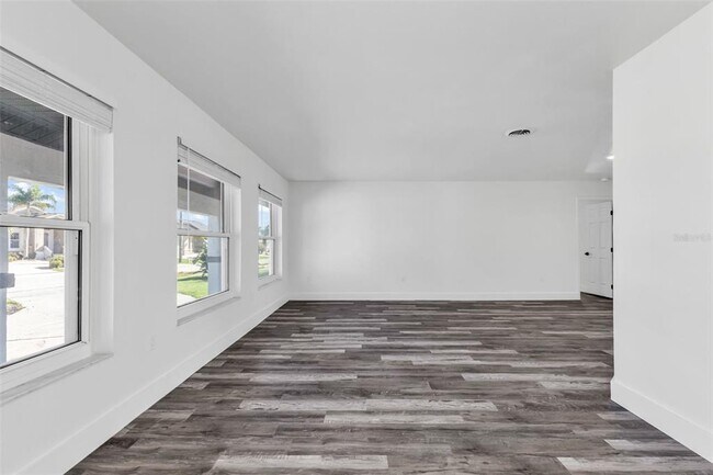 Building Photo - 2161 Aqui Esta Dr