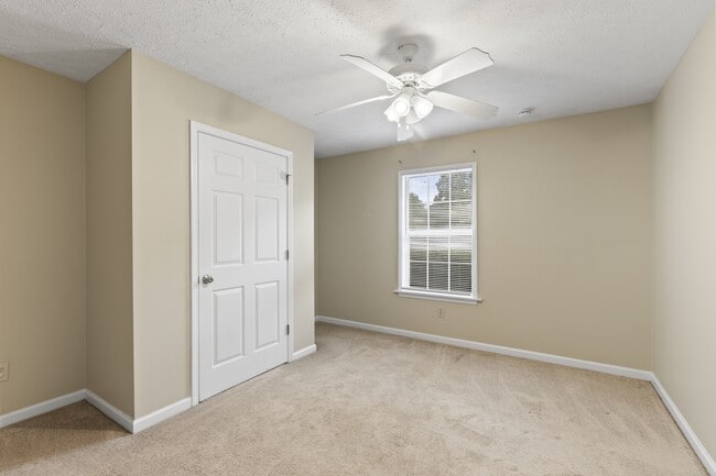 Building Photo - 684 Yeager Ln