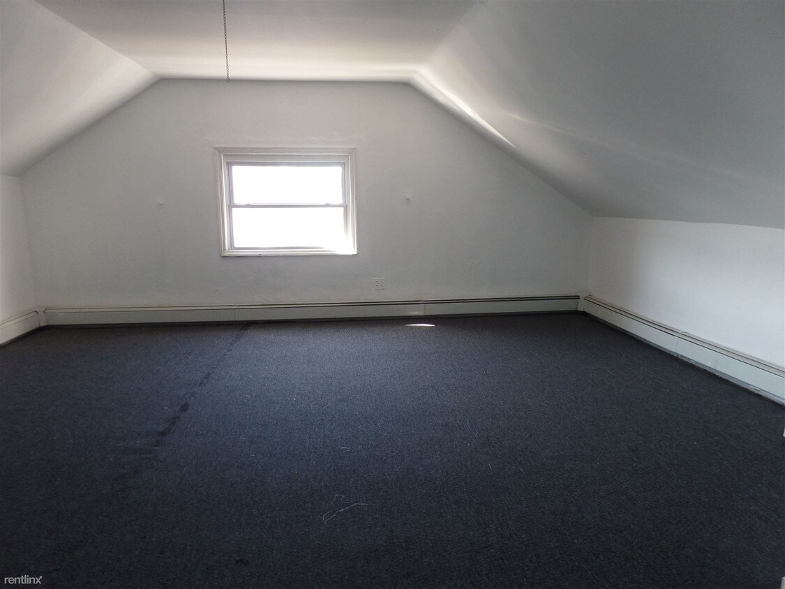 Building Photo - 1 br, 1 bath House - 193 Walnut St Apt 3