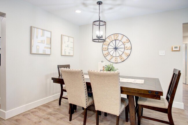 Foto del edificio - 5709 Walraven Cir