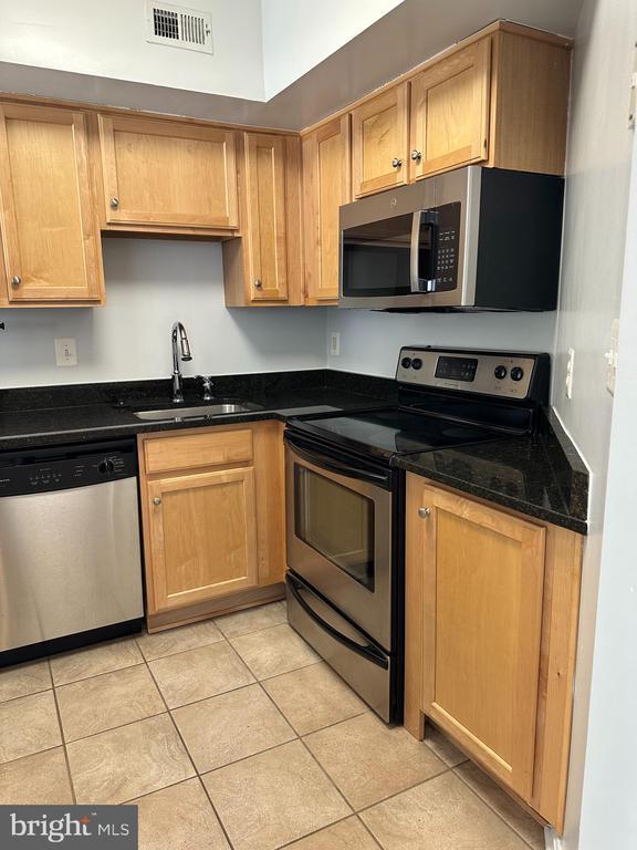 Building Photo - 1001 N Randolph St