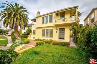 Building Photo - 3167 Rowena Ave