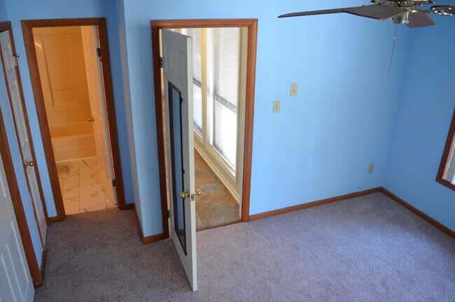 Building Photo - 2069 Tazewell Rd