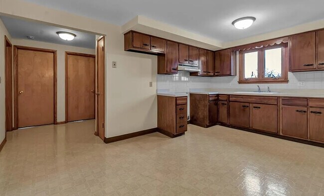 Incluye refrigerador, estufa - 33 Rosemead Ln