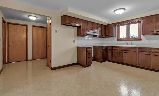 Inc Refrigerator, Stove - 33 Rosemead Ln