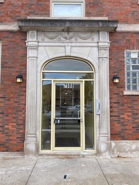Primary Photo - 7508 S Essex Ave