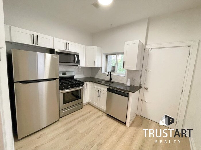 Foto principal - Charming 3-bedroom home in North Central N...
