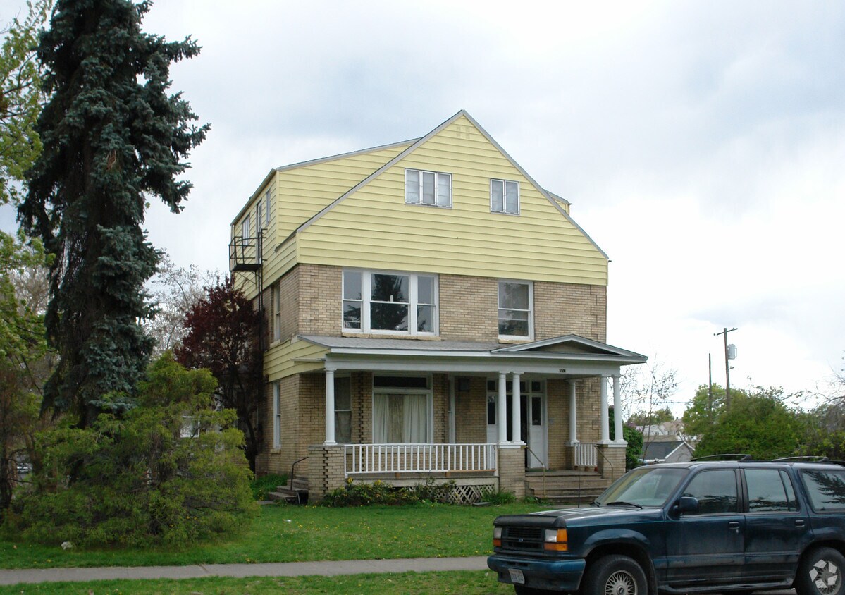 Primary Photo - 903 W Augusta Ave