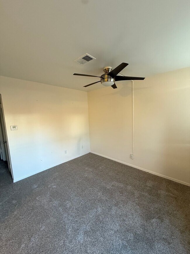 Foto del edificio - 405-407 E. Simpson Street