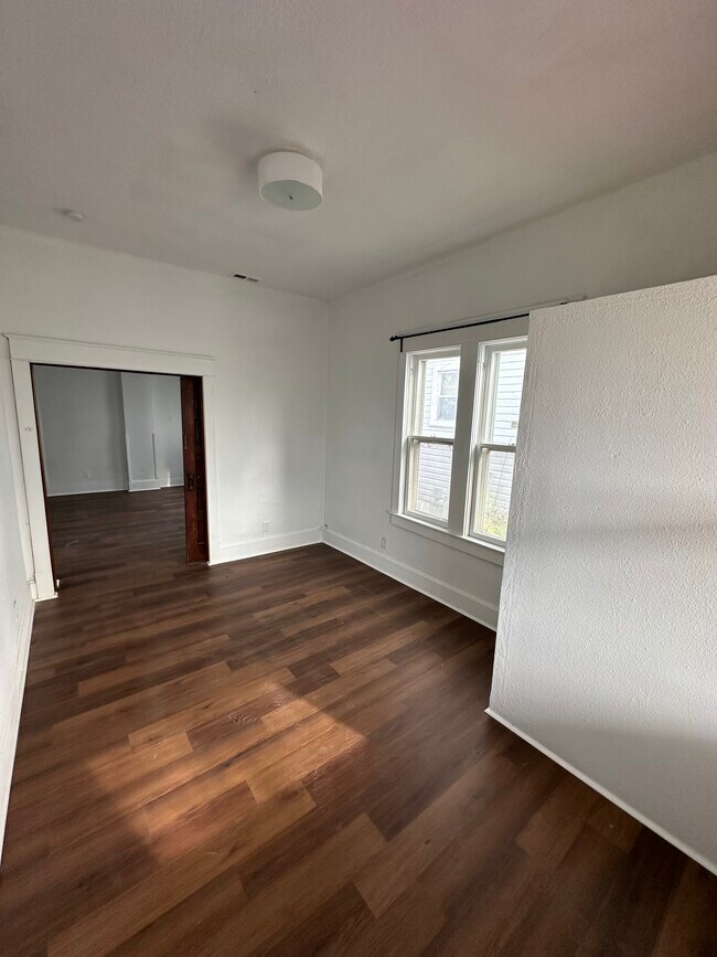 Foto del edificio - 1050 Barnett Ave