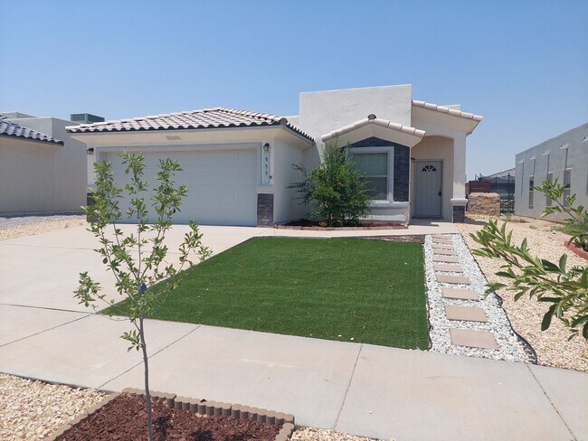 Building Photo - Beautiful new home! 3 bedroom 2 bathroom