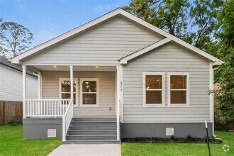 Building Photo - 8219 Crestview Dr