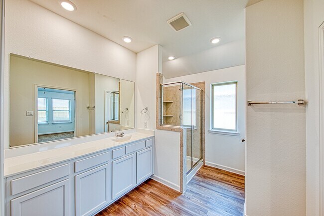 Building Photo - 3031 Azalea Pt