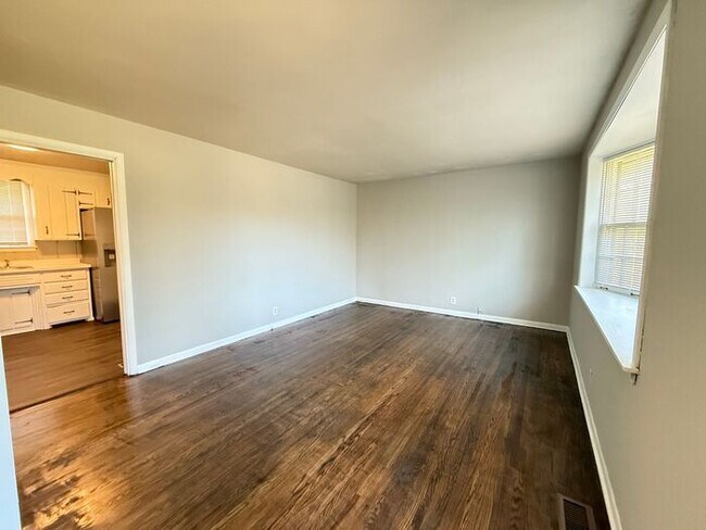 Foto del edificio - Renovated Multi-Story Brick House in East Nashville - Fenced in Yard