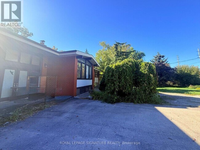 Photo du bâtiment - 14 Burnhamthorpe Rd W