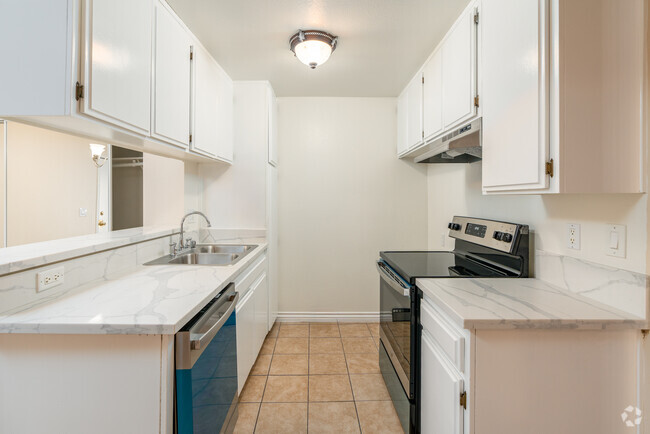 1HAB, 1BA - 625 ft² - Cocina - Sherman Grove Apartments