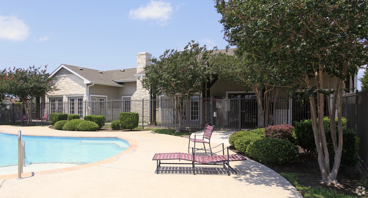 Crescent Village Apartments Apartments Elgin, TX