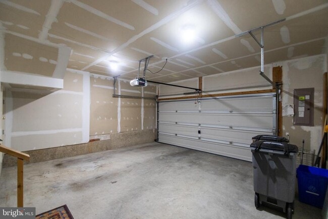 Building Photo - 1017 Grand Champion Dr