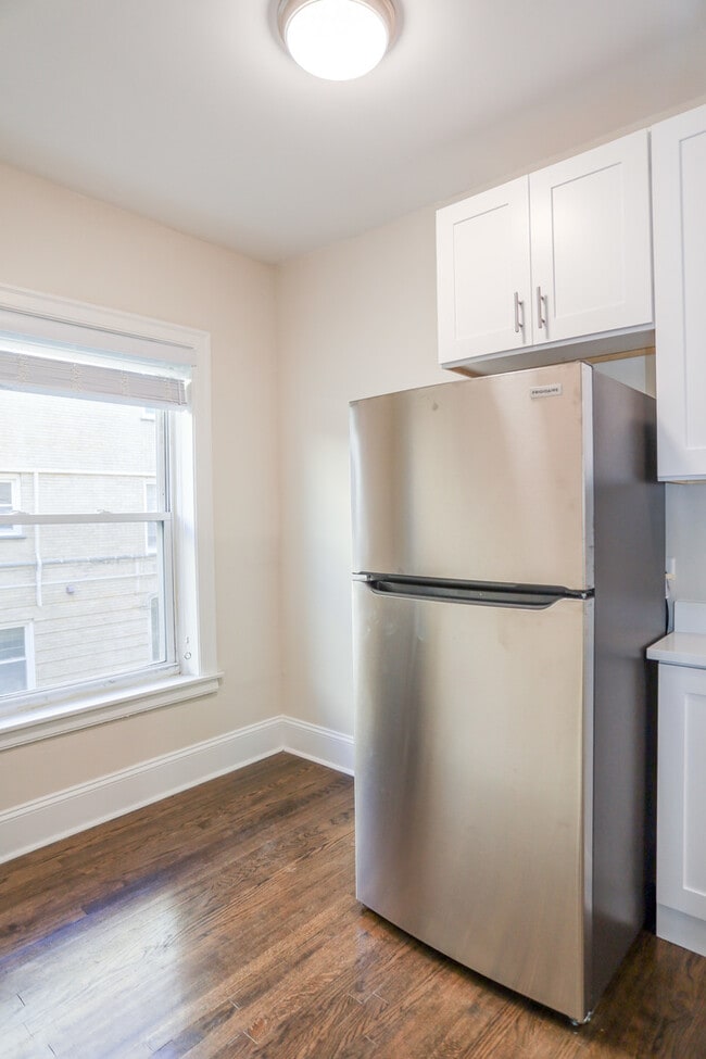 Foto del edificio - 5746 S Stony Island Ave