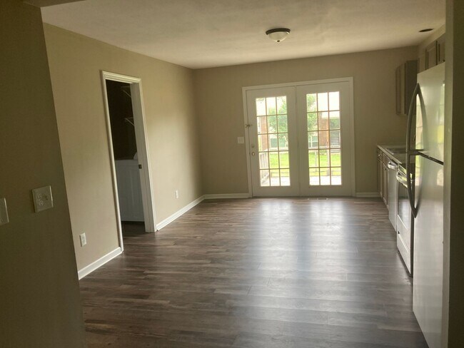 Building Photo - 1402 Valleywood Dr