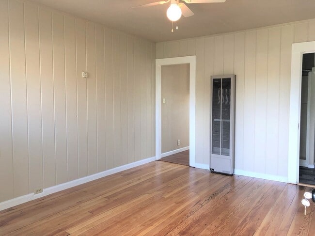 Building Photo - Duplex, walking distance to Grass Valley downtown