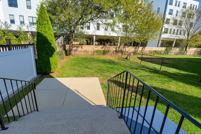 Building Photo - 295 Ashmun St