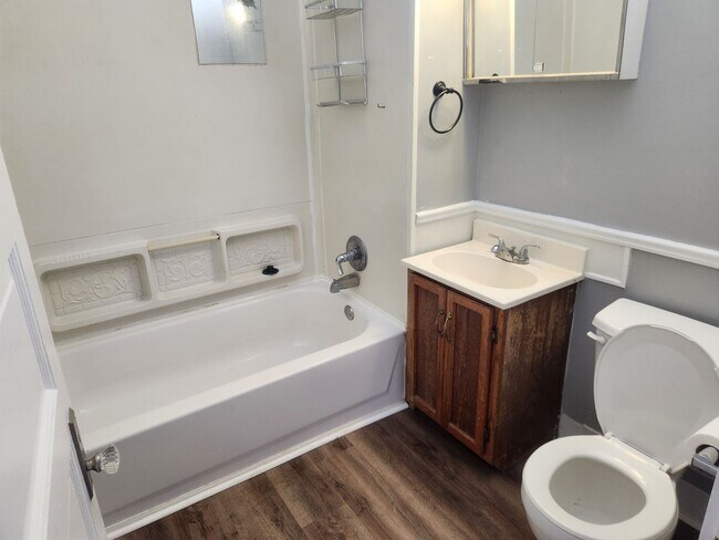 Foto del edificio - 621 E Main St