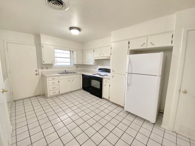 Foto del edificio - 620-622 East Sunset Circle