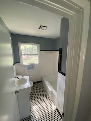 Building Photo - 122 Shamrock Ave