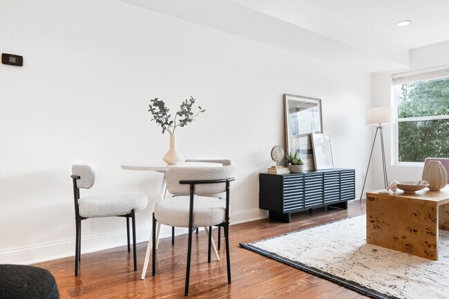 Sala de estar/comedor - 1920 3rd St NE