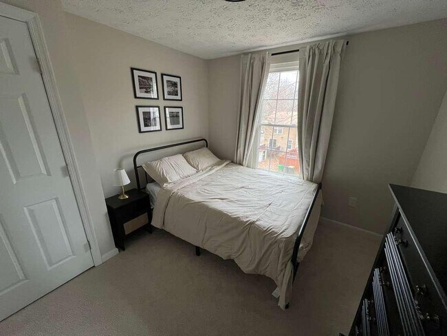 Building Photo - 442 Shady Glen Dr