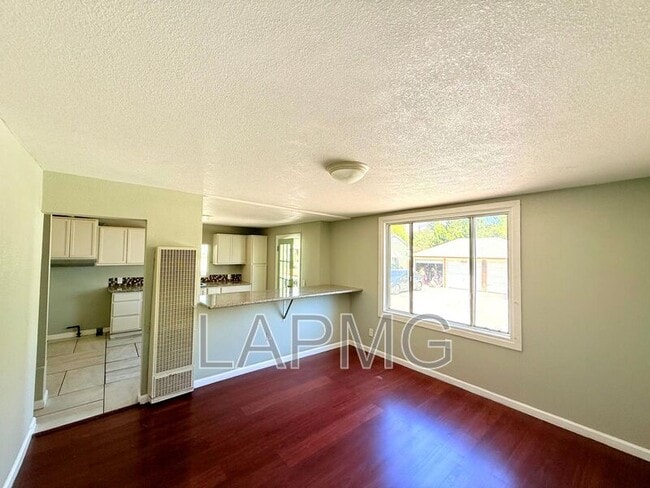 Foto del edificio - 359 E Washington Blvd