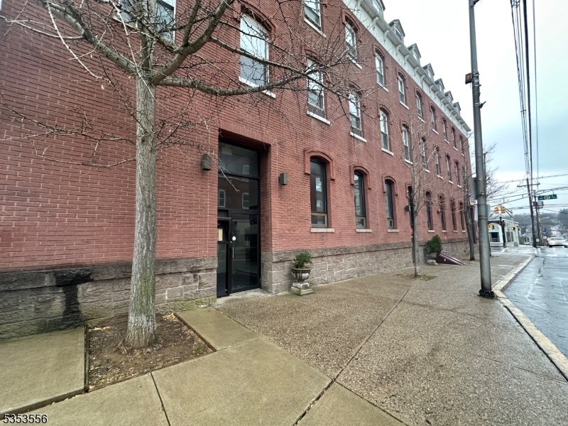 Foto del edificio - 2 E Washington Ave