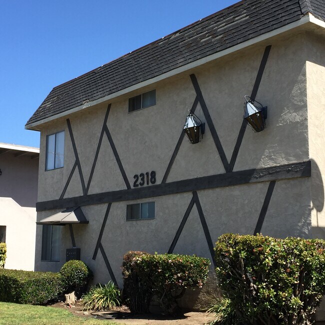 Building Photo - 2318 S Carmelina Ave