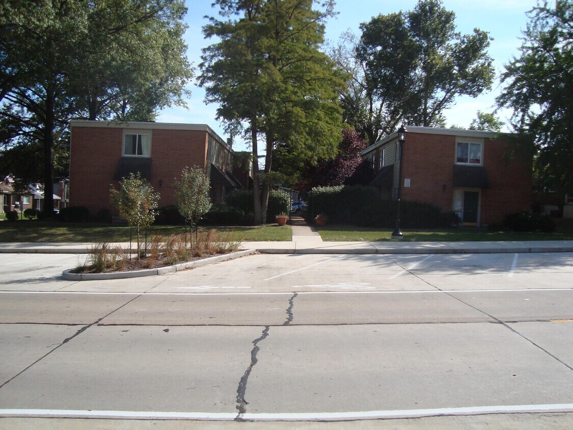 7638 Dale Ave Unit 7638, Richmond Heights, MO 63117 Room for Rent in