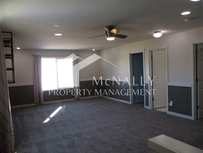 Foto del edificio - Spacious 3 Bedroom 3 Bath Home with Modern Amenities