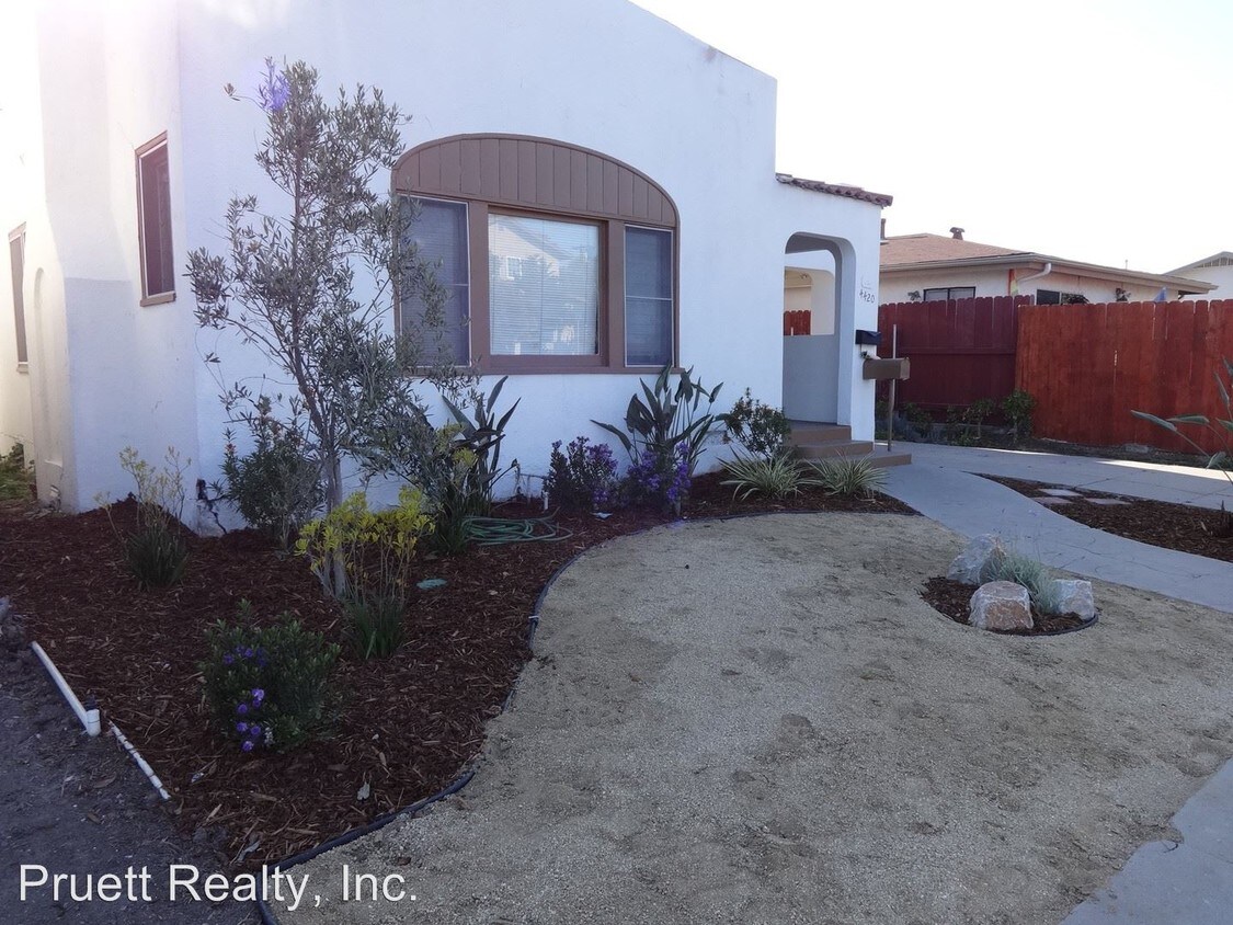 Primary Photo - 2 br, 1 bath Apartment - 4420 Texas Street