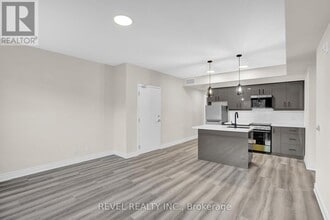 Building Photo - 261 King St E