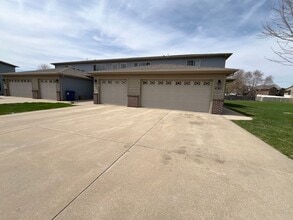 Building Photo - 6301 S Santa Rosa Cir