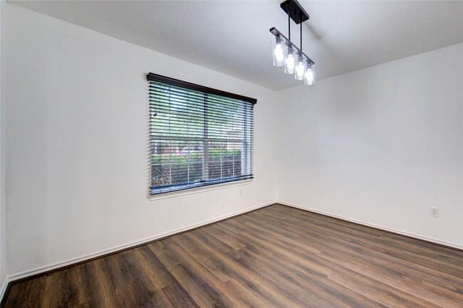 Building Photo - 5010 Moss Garden Ln