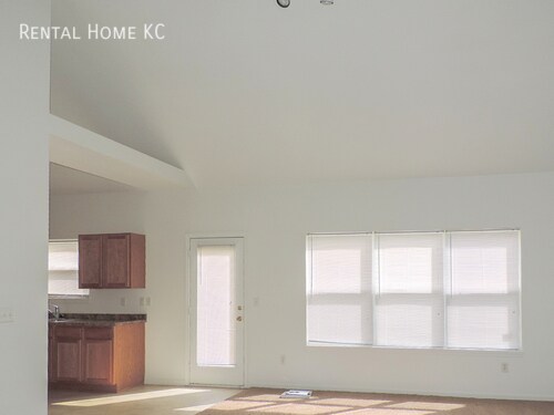 Building Photo - 3-bedroom 2-bath 1.5-Story Duplex  #1931