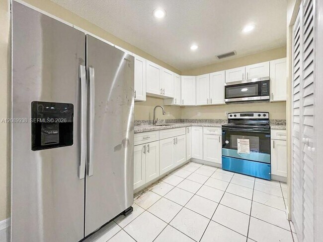 Foto del edificio - 873 SW 10th St