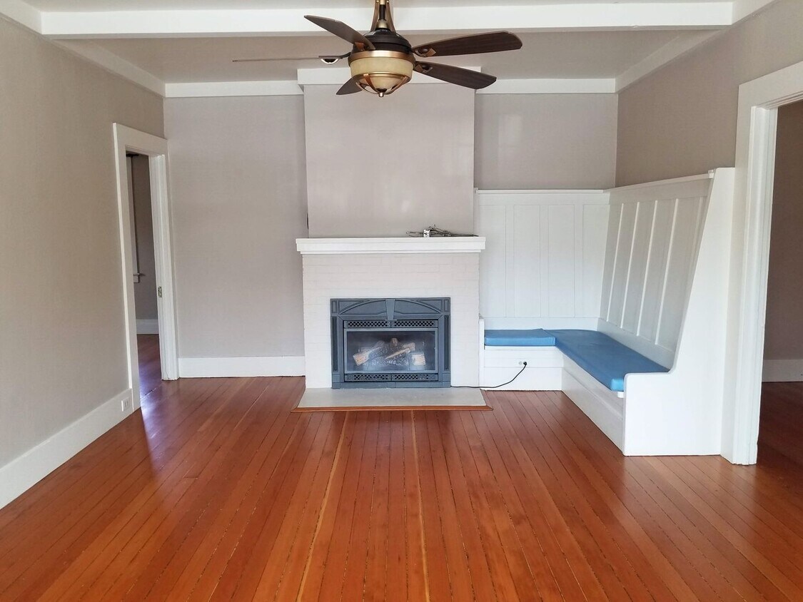 Foto principal - Perfect Location in Downtown SLO-No Co-Sig...