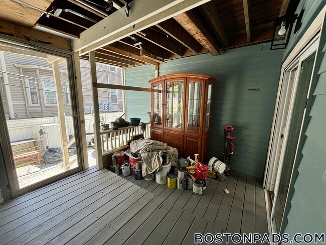 Building Photo - 12 Cutter St