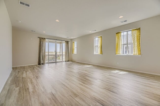 Foto del edificio - Beautiful 4-Bedroom Ranch Home in highly s...