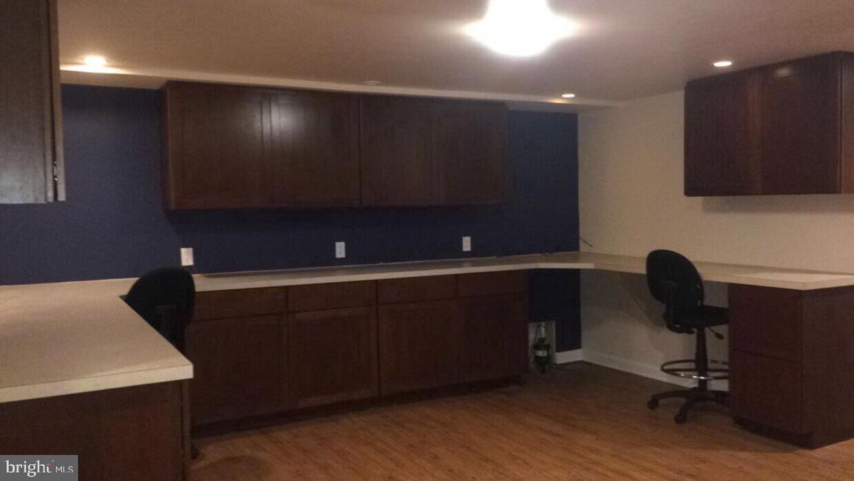 Foto principal - 8105 Canterbury Dr