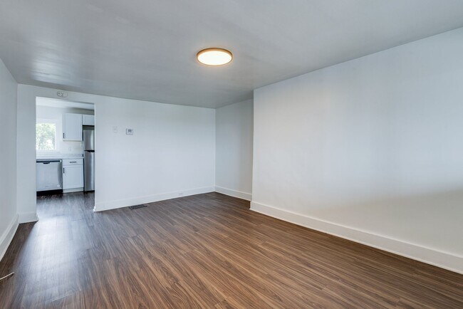 Foto del edificio - Available JUNE 2026 - 1 Bed w/ off street parking, beautiful view